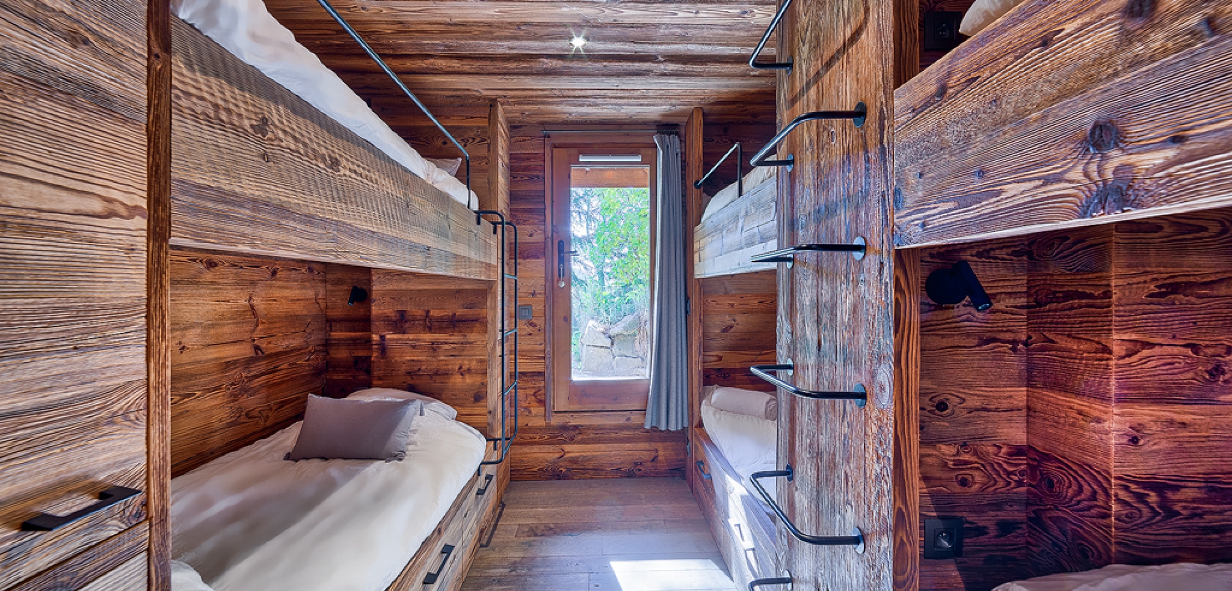 Chambre dortoir dans un chalet de montagne